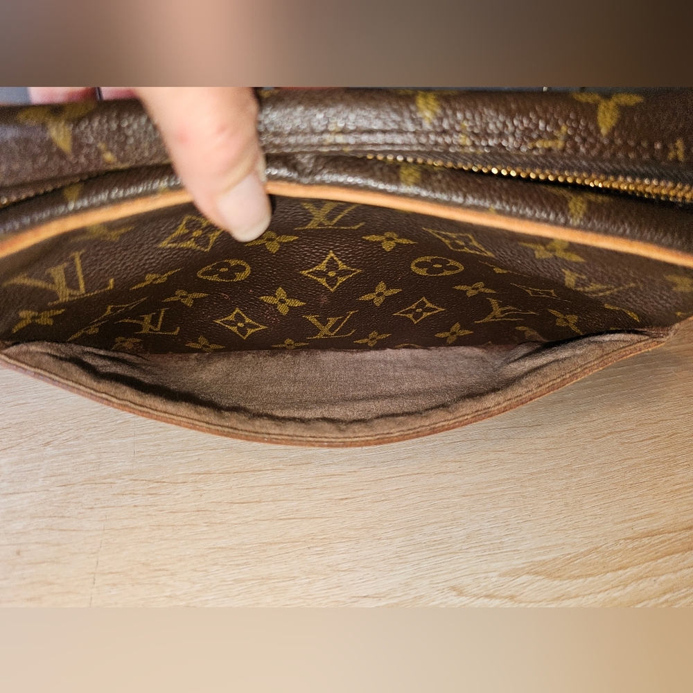 Authentic LOUIS VUITTON Monogram Compiegne 23 Crossbody Bag - Picture 9 of 13